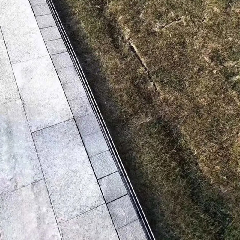 Canale di drenaggio lineare antiscivolo e resistente all'usura